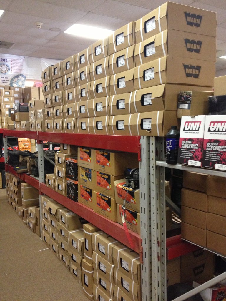 SHOW ROOM WALL OF WARN WINCHES